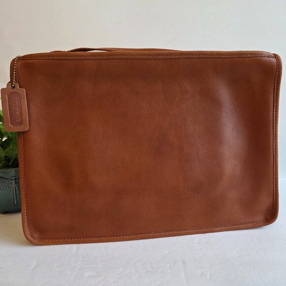 EUC NYC Vintage Coach Slim Clutch Large (#9555) in British Tan - Picture 2 of 11